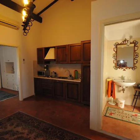 Olivia And Bed & Breakfast